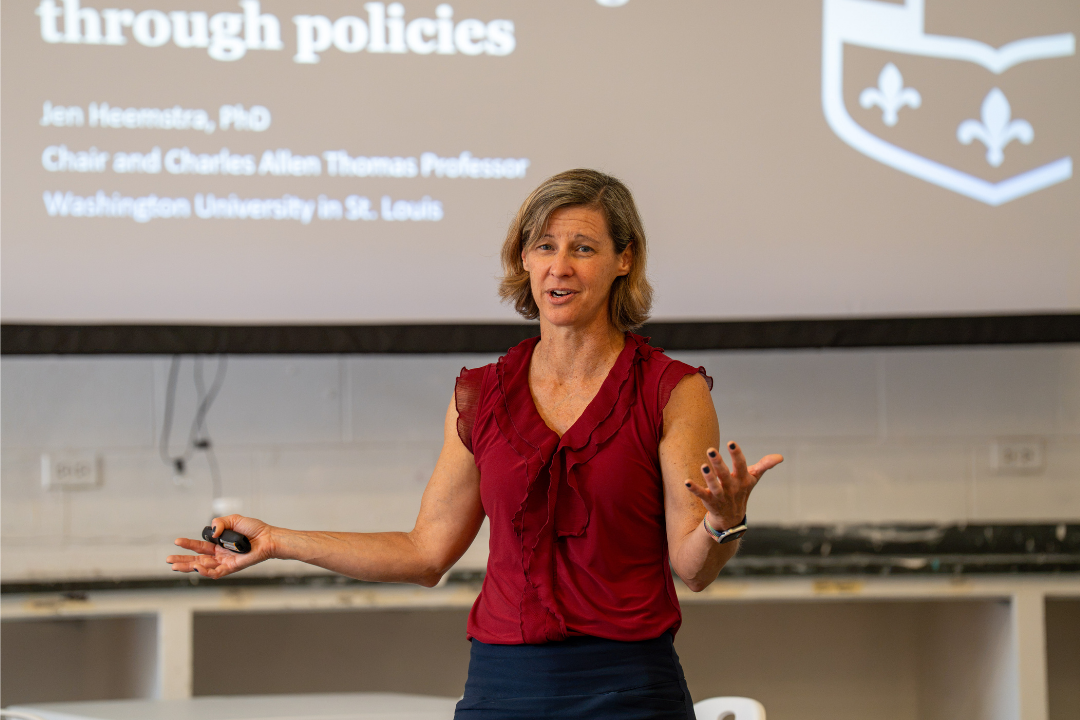 Jen Heemstra talks to Rice postdocs about leadership in the lab