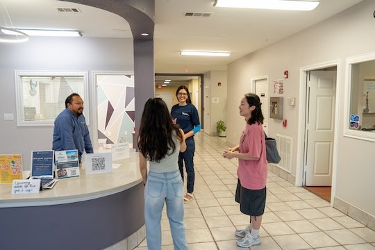 Sienna Han, from South Korea, is greeting by staff and a RA