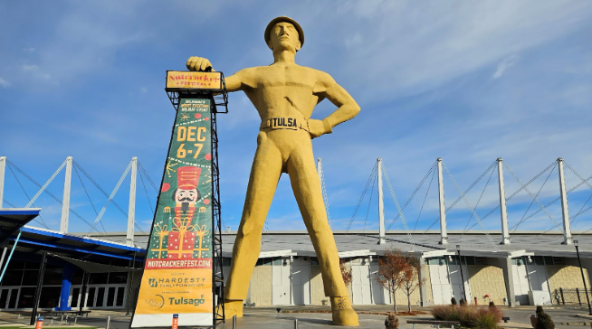 (The Golden Driller Statue)
