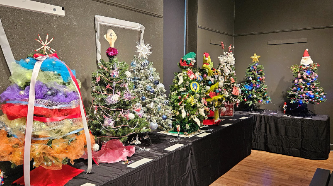 (Christmas Tree Competition)