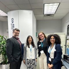 Dinora and other students in her lab.